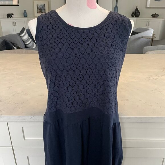 L.L.Bean Item ID 294009 Slvless Scoop Nk Fit & Flare Dress Lace Detail Navy Sz M - Picture 2 of 10